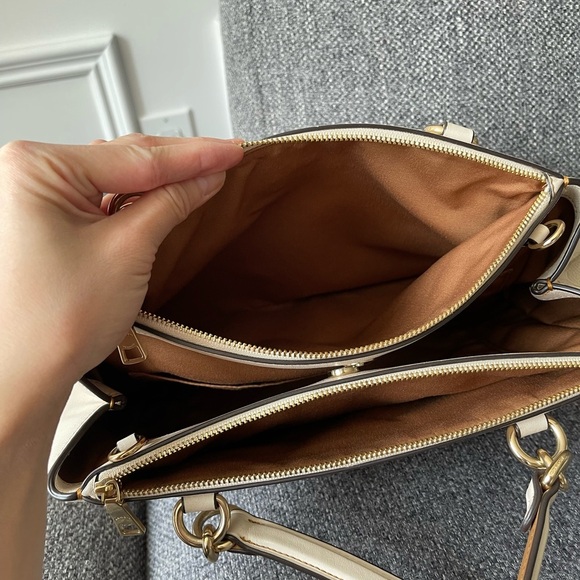 Coach Cream Shoulder Bag - Picture 16 of 16